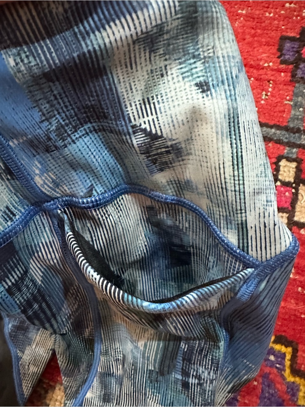 LULULEMON blue print cropped sheer cut out sz 6 - worn once - Picture 6 of 10